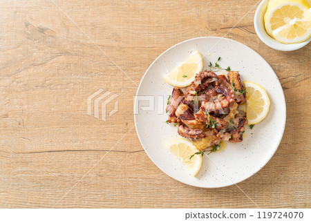 grilled octopus or squid with butter lemon sauce 119724070