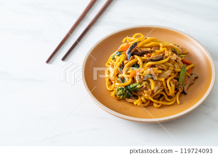 stir-fried yakisoba noodles with vegetable in vegan style 119724093