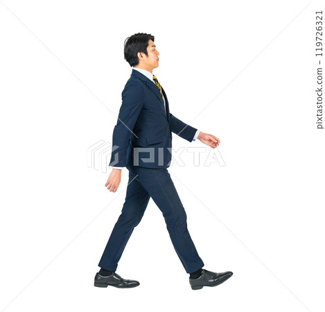 PNG行走的年輕男性商務人士-透明背景的全身照片，手工精確剪裁 119726321