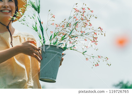 在花卉農場採摘鮮花 119726765