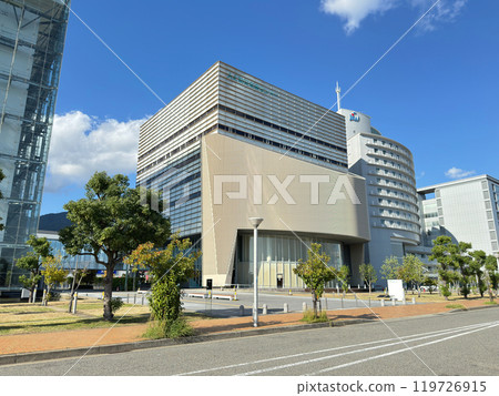 The East Building of the Disaster Reduction and Human Renovation Institution, which houses the Hyogo Earthquake Memorial 21st Century Research Institute (Wakihama Kaigan-dori, Chuo-ku, Kobe) The East Building of the Disaster Reduction and Human Renovation Institution, which houses the Hyogo Earthquake Memorial 21st Century Research Institute (Wakihama Kaigan-dori, Chuo-ku, Kobe) 119726915