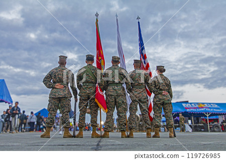 手持國旗的海軍陸戰隊儀隊 手持國旗的海軍陸戰隊儀隊 119726985