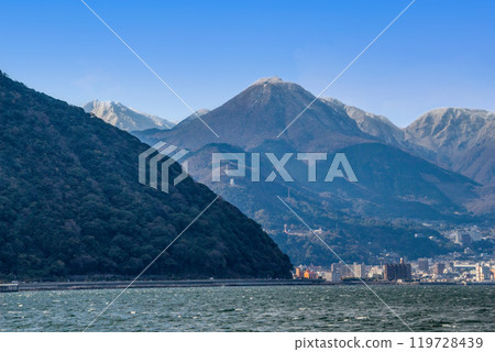 Beppu City and Tsurumidake Yufu Snowfall Scenery 119728439