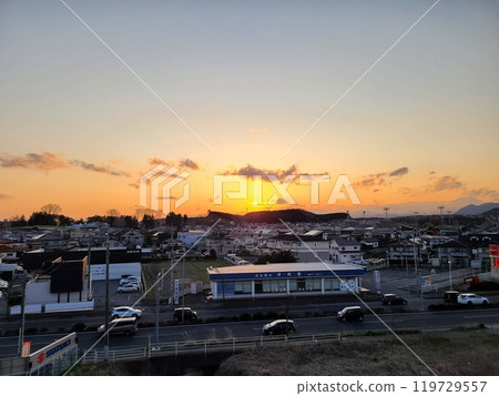 美麗的日落和日本城市景觀 美麗的日落和日本城市景觀 119729557