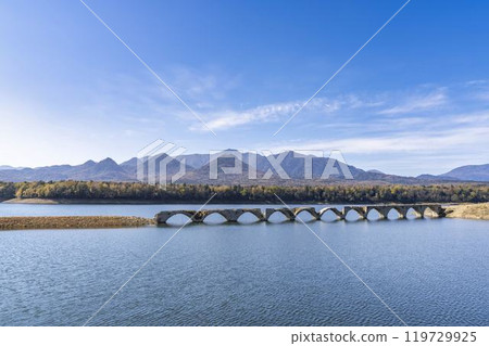 北海道上士幌町，秋日晴朗的舊國鐵志幌線 Taushubetsu 河大橋 119729925