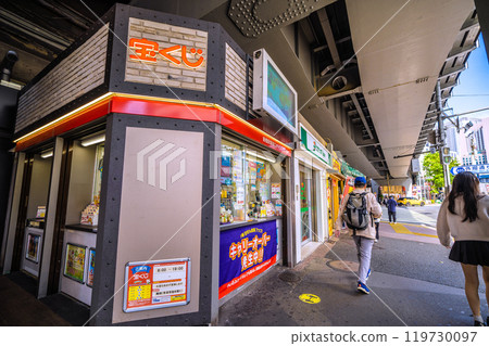 日本東京街景結轉正在發生! ! …新橋站銀座口Chance中心等景觀= 10月27日 日本東京街景結轉正在發生! ! …新橋站銀座口Chance中心等景觀= 10月27日 119730097