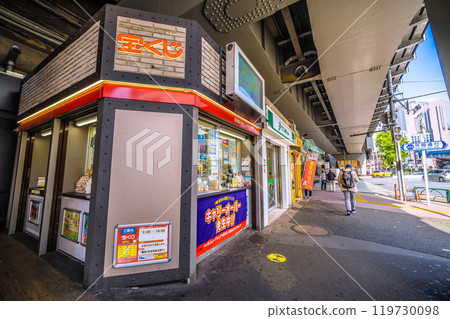 日本東京街景結轉正在發生！ ！ …新橋站銀座口Chance中心等景觀= 10月27日 119730098