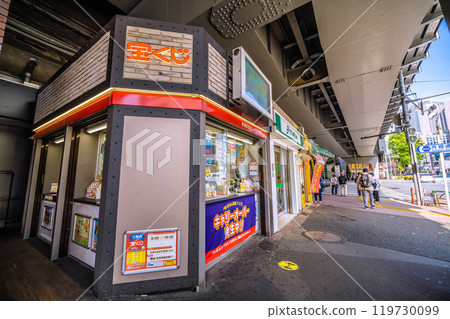 日本東京街景結轉正在發生! ! …新橋站銀座口Chance中心等景觀= 10月27日 日本東京街景結轉正在發生! ! …新橋站銀座口Chance中心等景觀= 10月27日 119730099