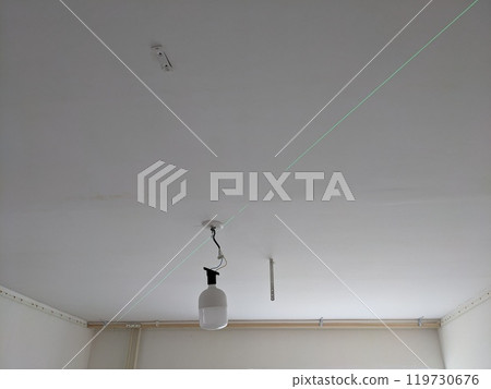 The process of installing a stretch ceiling on a laser level. 119730676
