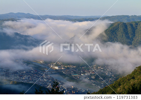 雲海與備中松山城/雲海展望台(岡山縣高橋市) 雲海與備中松山城/雲海展望台(岡山縣高橋市) 119731383