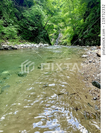 Transparent river Transparent river 119732332