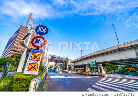 Tokyo cityscape in Japan, including the Otemachi Joint Government Building, Kandabashi, and the Kandabashi entrance to the Shuto Expressway (October 27th) 119732718