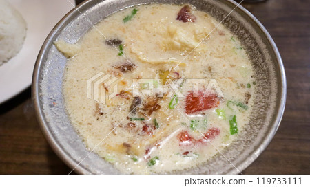 Indonesian oxtail soup is rich broth from beef tails, found globally. Variations include Korean, Chinese, Indonesian sop buntut, UK's rich gravy, and Creole tomato based version. 119733111