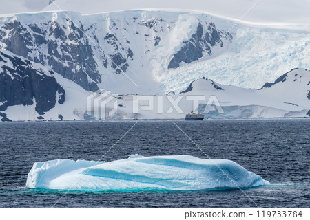 Antarctic landscape near Anvers Island Antarctic landscape near Anvers Island 119733784