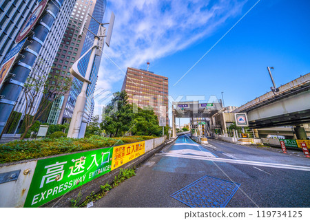 Tokyo cityscape in Japan, including the Otemachi Joint Government Building and the Kandabashi entrance to the Shuto Expressway (October 27th) 119734125