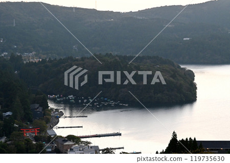 Hakone Lake Ashi scenery 119735630