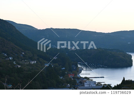 Hakone Lake Ashi scenery 119736029