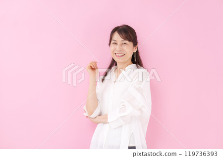 女性肖像 119736393