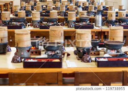 Table setting at a Japanese dining venue for a group tour 119738955