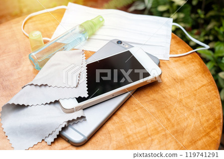Cleaning the smartphone 119741291