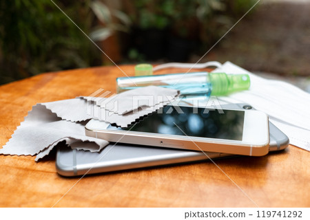 Cleaning the smartphone 119741292
