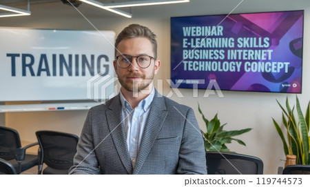 Businessman leading webinar on e-learning skills and business internet technology 119744573
