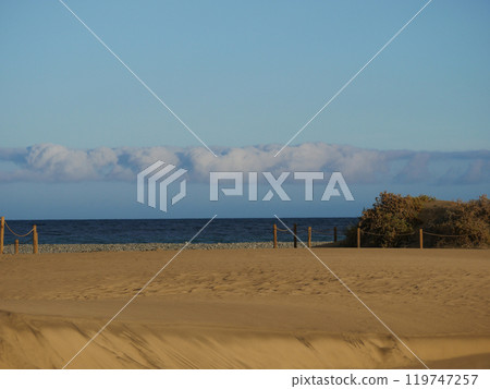 Sandy beach in Maspalomas, Gran Canaria at dusk with cloudy sky. Seascape background wallpaper with copy space 119747257