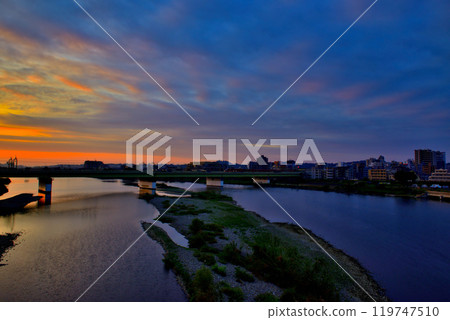 Noborito: View of the Odakyu Line at sunrise from the Tamagawa Suidobashi Bridge Noborito: View of the Odakyu Line at sunrise from the Tamagawa Suidobashi Bridge 119747510