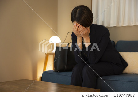 一個活著的女人在晚上 一個活著的女人在晚上 119747998