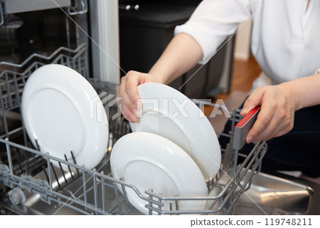 Dishwasher, Japanese woman, kitchen 119748211