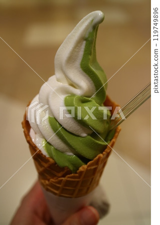 Vanilla and matcha soft cream 119749896