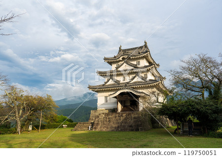 現存雄偉的宇和島城 | 10 月拍攝 | 愛媛縣宇和島市 現存雄偉的宇和島城 | 10 月拍攝 | 愛媛縣宇和島市 119750051