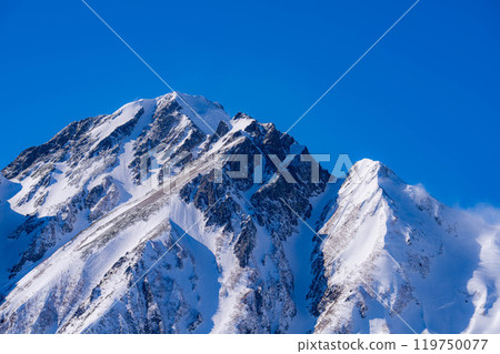 [Snowy mountain material] Snowfields and Takeda diamonds appearing on Mt. Goryu in winter [Nagano Prefecture] 119750077
