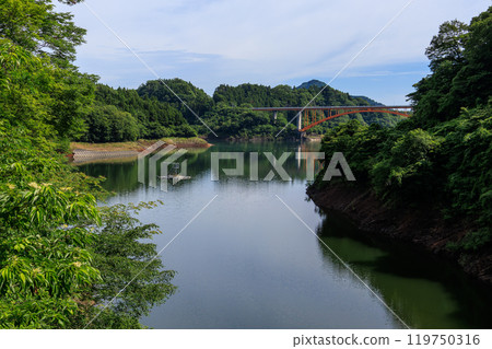 美麗的宮瀨湖和鐵橋早人川林道,神奈川縣相模原市 2024 年 6 月 美麗的宮瀨湖和鐵橋早人川林道,神奈川縣相模原市 2024 年 6 月 119750316