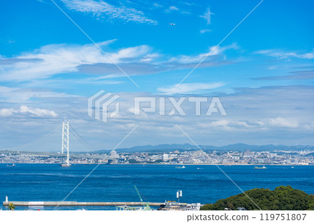 View of the Akashi Kaikyo Bridge from Awaji SA on Awaji Island | Photo taken in October | Awaji City, Hyogo Prefecture 119751807