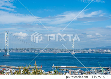 View of the Akashi Kaikyo Bridge from Awaji SA on Awaji Island | Photo taken in October | Awaji City, Hyogo Prefecture 119751808
