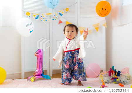 Family celebrating the birthday of a 1-year-old boy 119752524