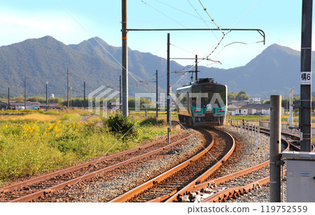 A single carriage on the local JR Kakogawa Line A single carriage on the local JR Kakogawa Line 119752559