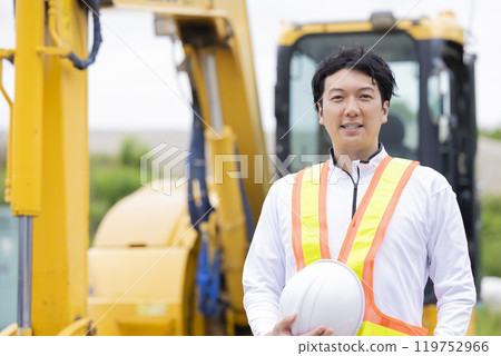 工人在建築工地工作 工人在建築工地工作 119752966