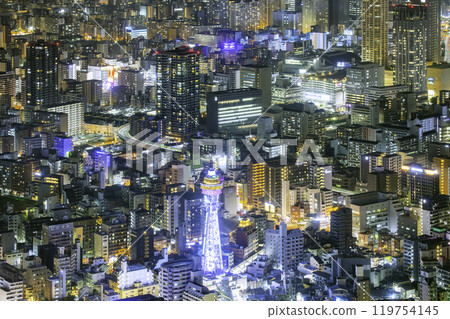 從阿倍野 Harukas 展望台眺望的大阪夜景:通天閣燈火通明 從阿倍野 Harukas 展望台眺望的大阪夜景:通天閣燈火通明 119754145