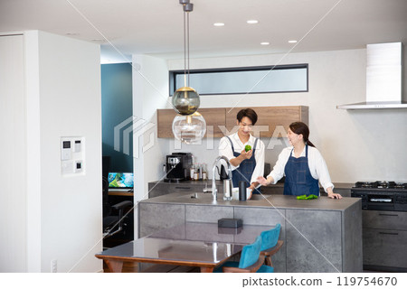 新建房屋，日本年輕夫婦，簡單的生活 119754670