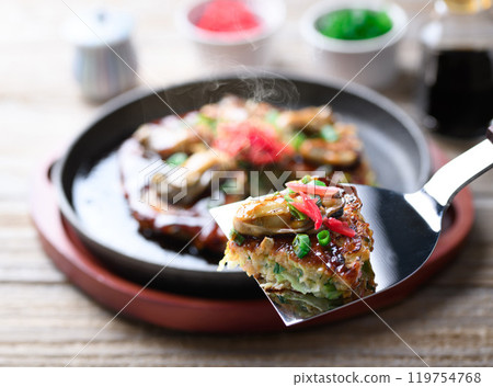 Kakioko (okonomiyaki with oysters) Kakioko (okonomiyaki with oysters) 119754768