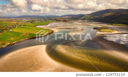 Beautiful Ireland - Enjoy the breathtaking view of a stunning coastal landscape with rocky cliffs Beautiful Ireland - Enjoy the breathtaking view of a stunning coastal landscape with rocky cliffs 119755114