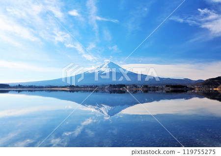 冬天的藍天和顛倒的富士 119755275