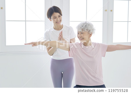 Yoga instructor teaching elderly women 119755528