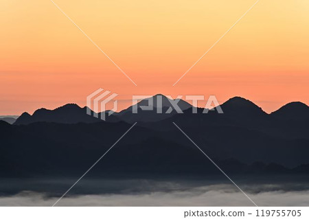 丹波高見城遺址的雲海 119755705