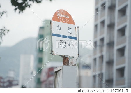 A bus stop sign with "Nakamachi" written on it 119756145