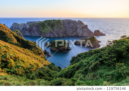 The deep blue sea of Hirizo Beach at sunset, as seen from the observation deck on the cape. Aiai Cape, Iruma, Minamiizu Town, Kamo District, Izu Peninsula, Shizuoka Prefecture 119756146
