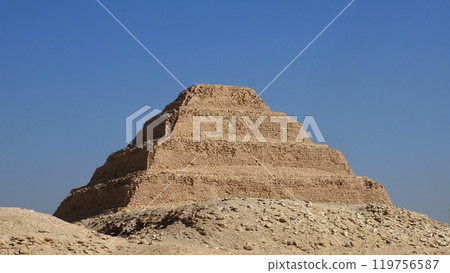 世界上最古老的階梯金字塔 119756587