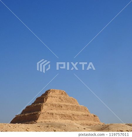 世界上最古老的階梯金字塔 119757011